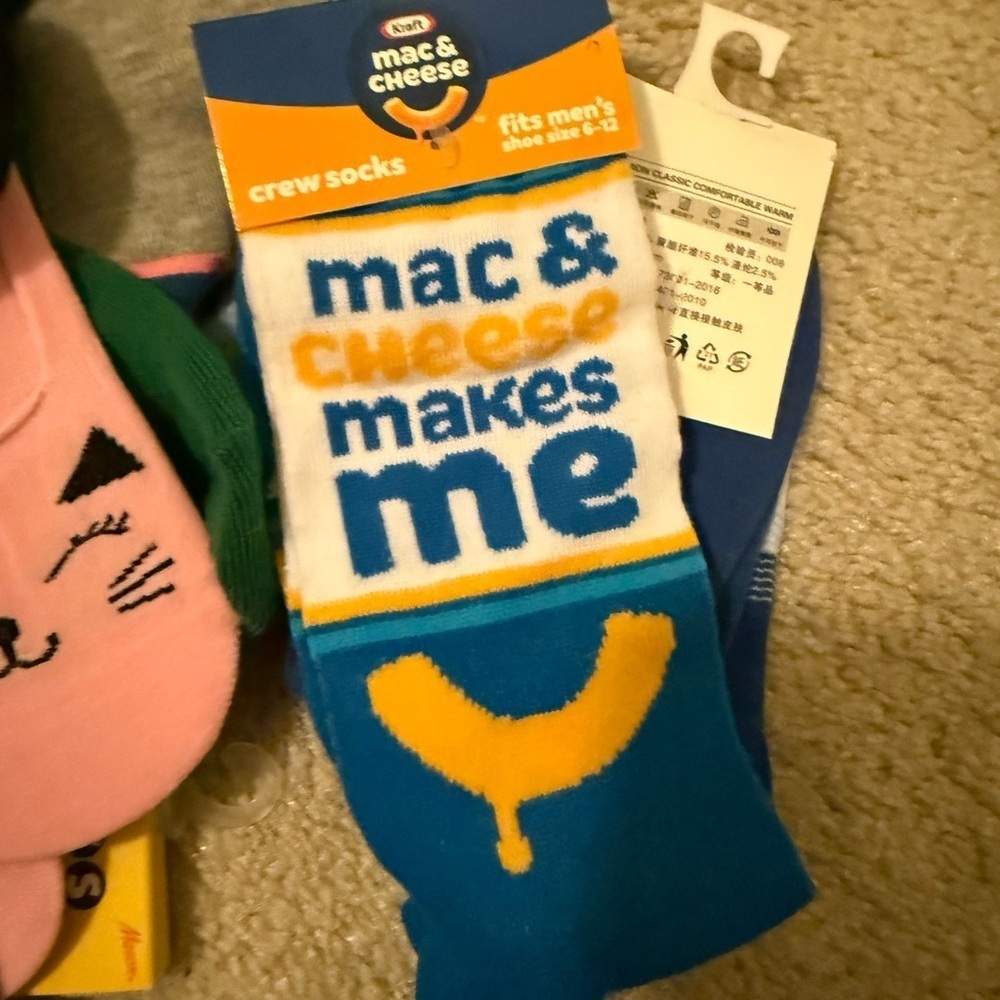 Huge bundle Of Random Socks - Picture 2 of 5